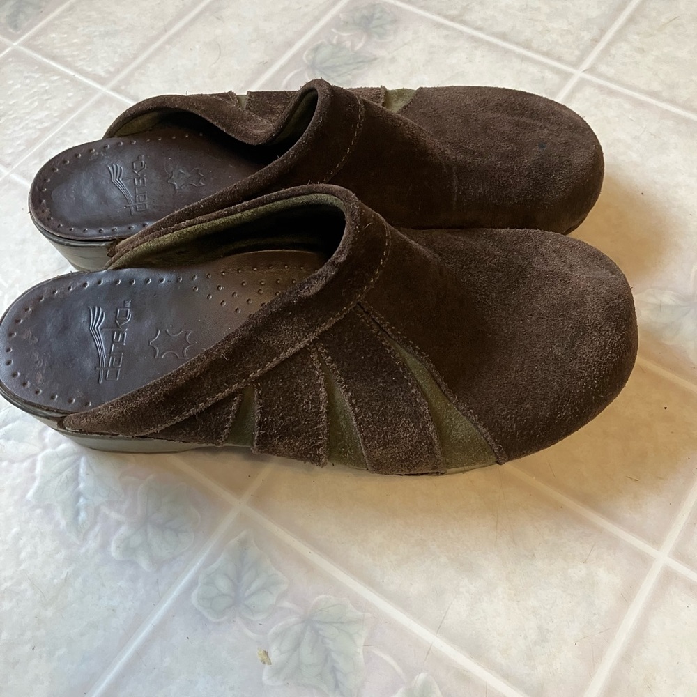 Dansko Brown Suede Clogs with green cutouts Mules size 40